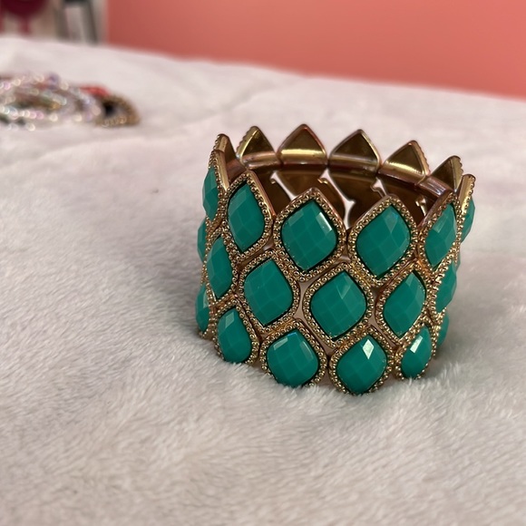 Eight unique bracelets main image 4